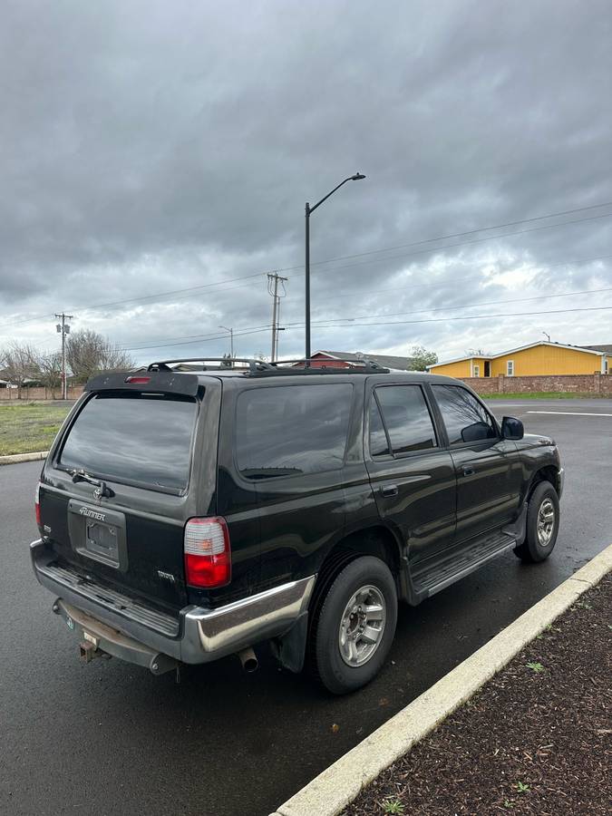 Toyota-4runner-sr5-1996-black-3