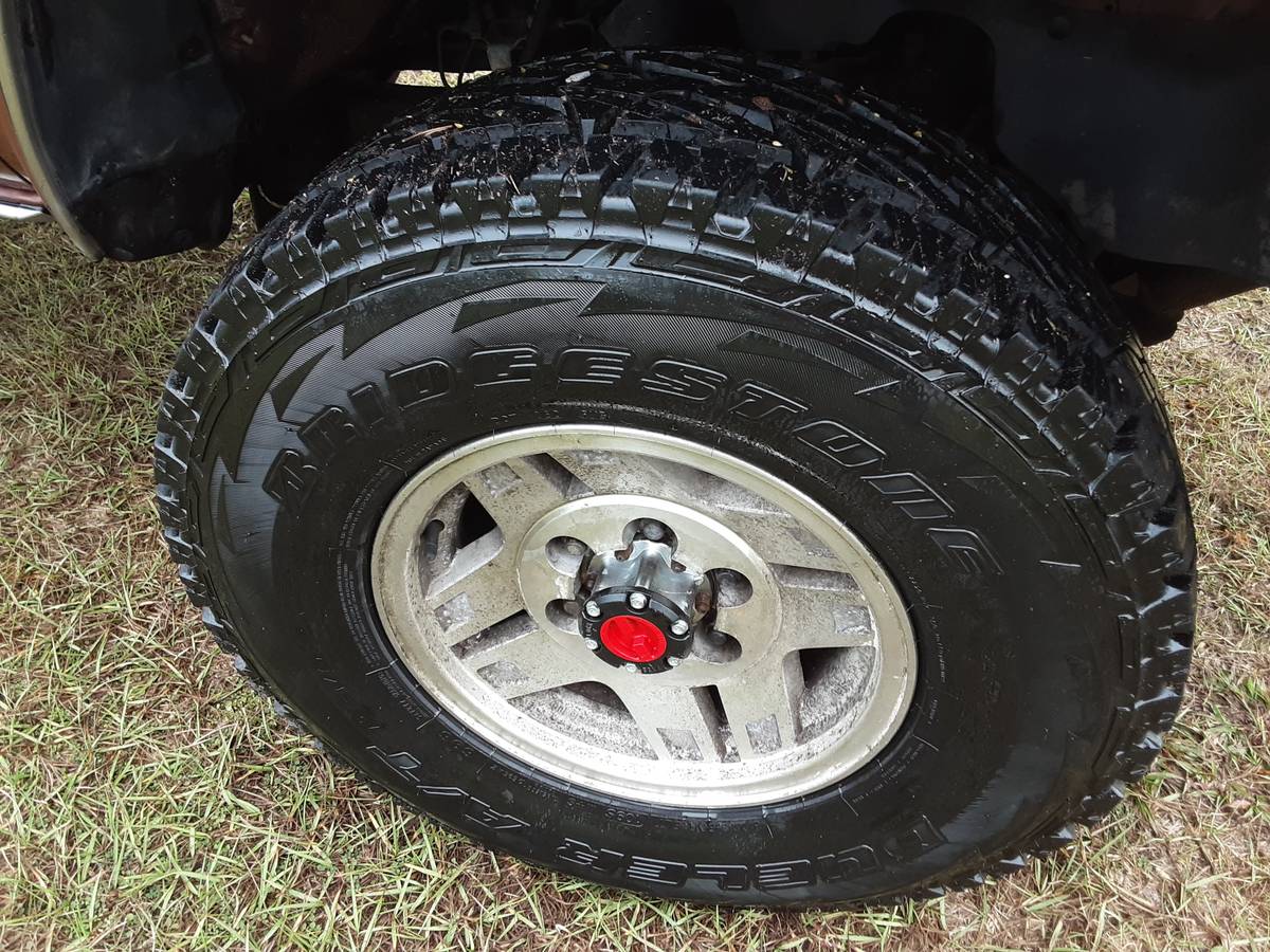 Toyota-4runner-sr5-4x4-1987-custom-7