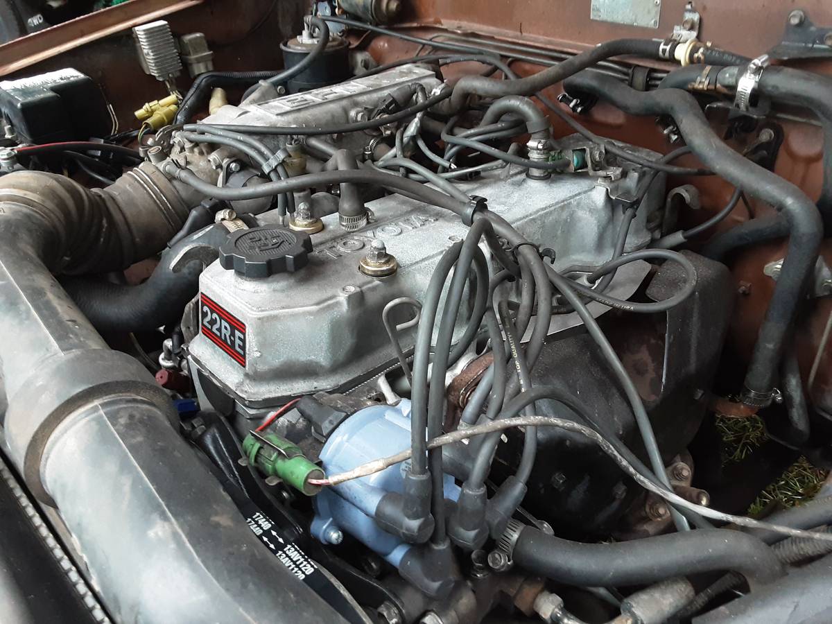 Toyota-4runner-sr5-4x4-1987-custom-8