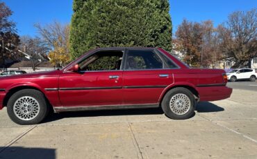 Toyota-Camry-1989-Sedan-1