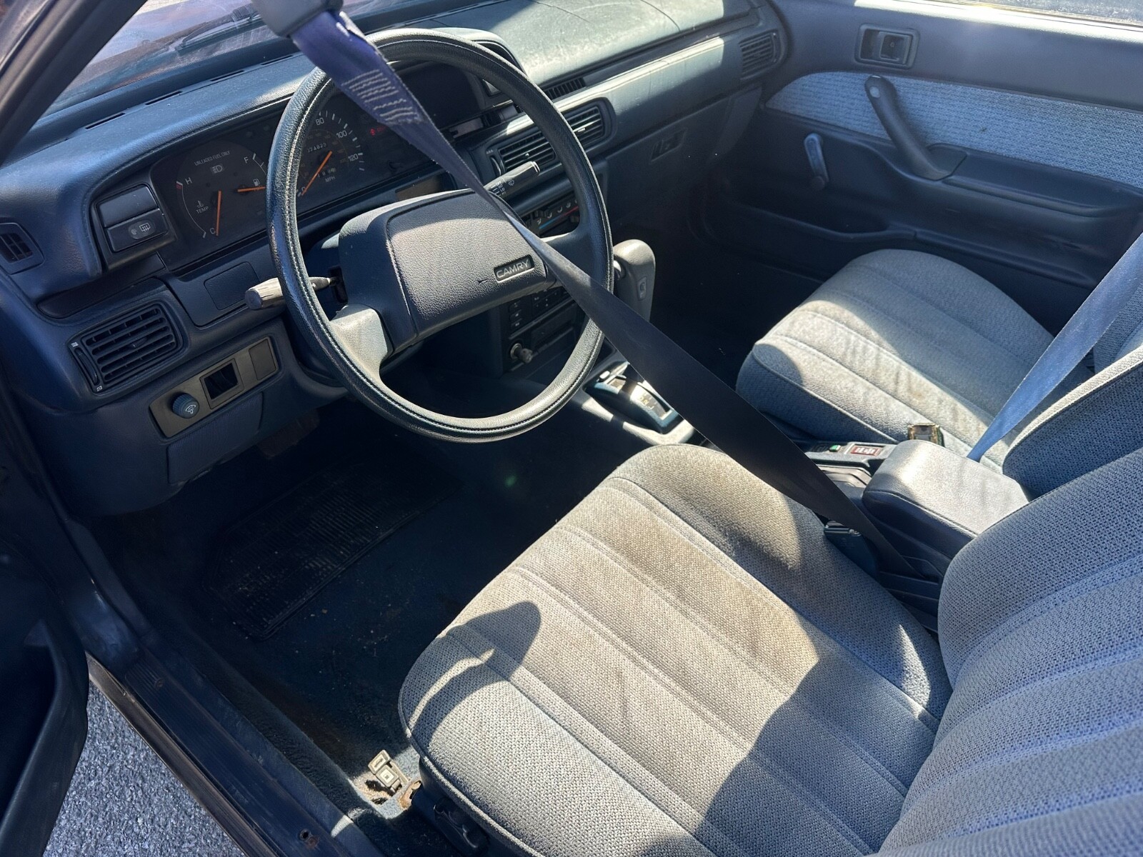 Toyota-Camry-1989-Sedan-13