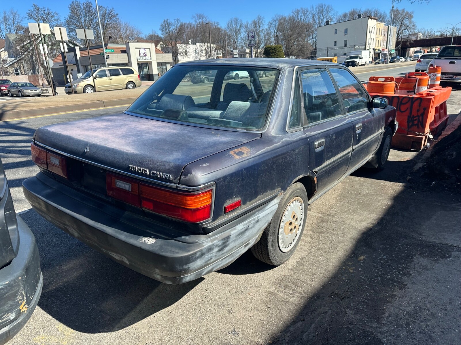 Toyota-Camry-1989-Sedan-4