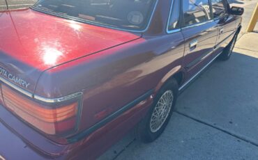 Toyota-Camry-1989-Sedan-8