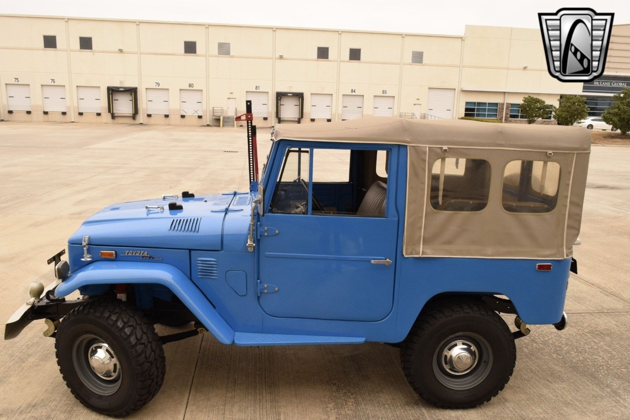 Toyota-FJ-Cruiser-1974-other-34