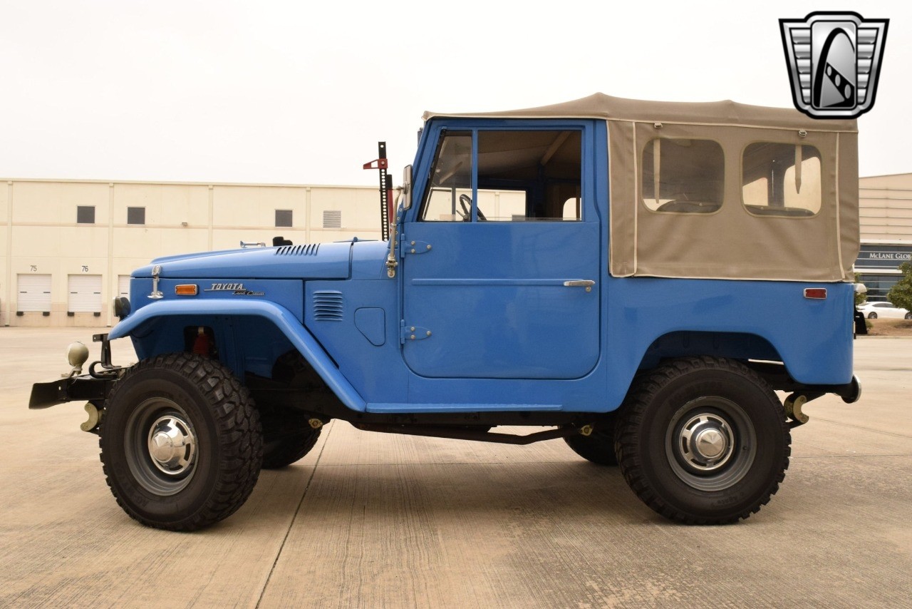 Toyota-FJ-Cruiser-1974-other-35
