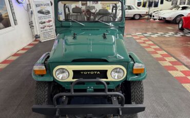 Toyota-FJ40-1976-6