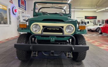 Toyota-FJ40-1976-7