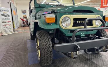 Toyota-FJ40-1976-8
