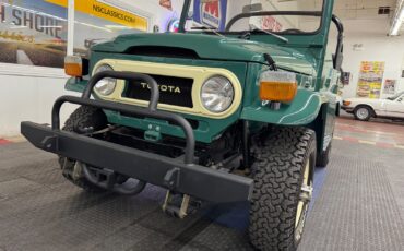 Toyota-FJ40-1976-9