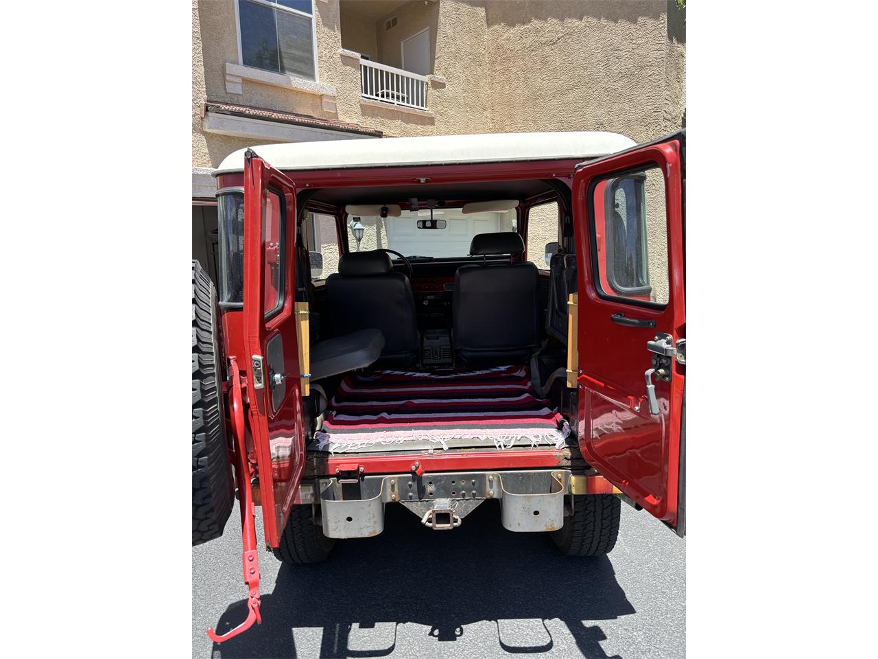 Toyota-Fj-cruiser-1981-Red-Black-1