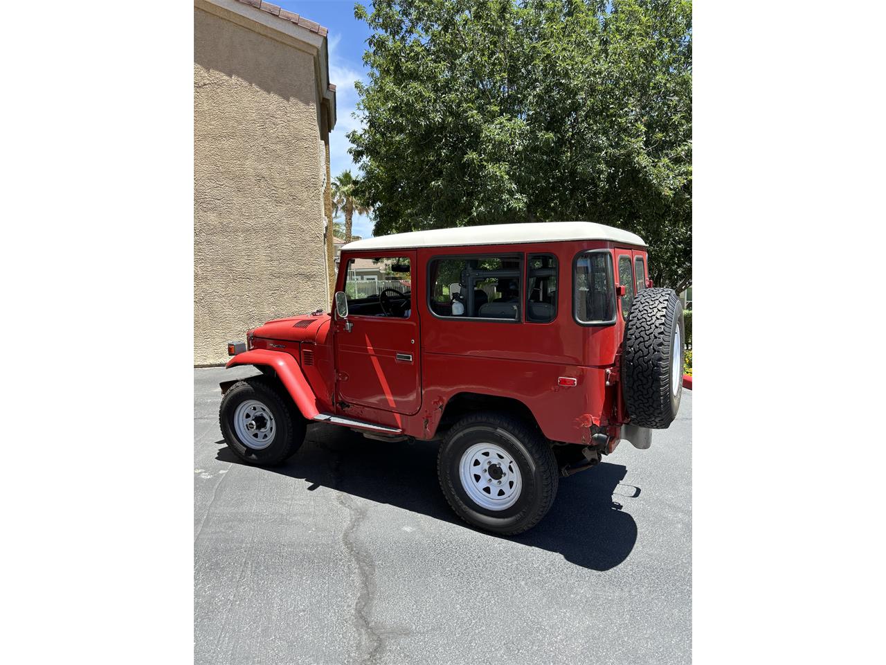 Toyota-Fj-cruiser-1981-Red-Black-2