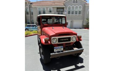 Toyota-Fj-cruiser-1981-Red-Black-3