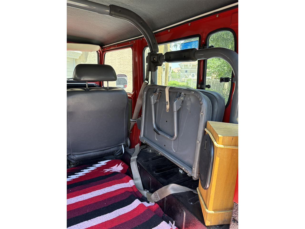 Toyota-Fj-cruiser-1981-Red-Black-7