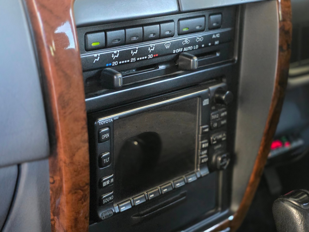 Toyota-Hilux-Surf-4-Runner-1996-SUV-31