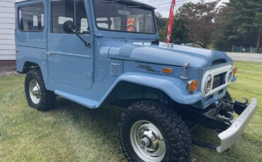 Toyota-Land-Cruiser-1974-SUV-1