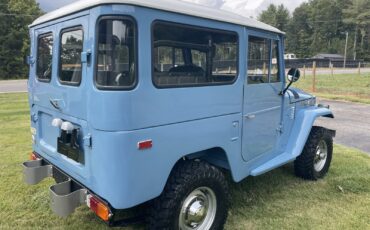 Toyota-Land-Cruiser-1974-SUV-2