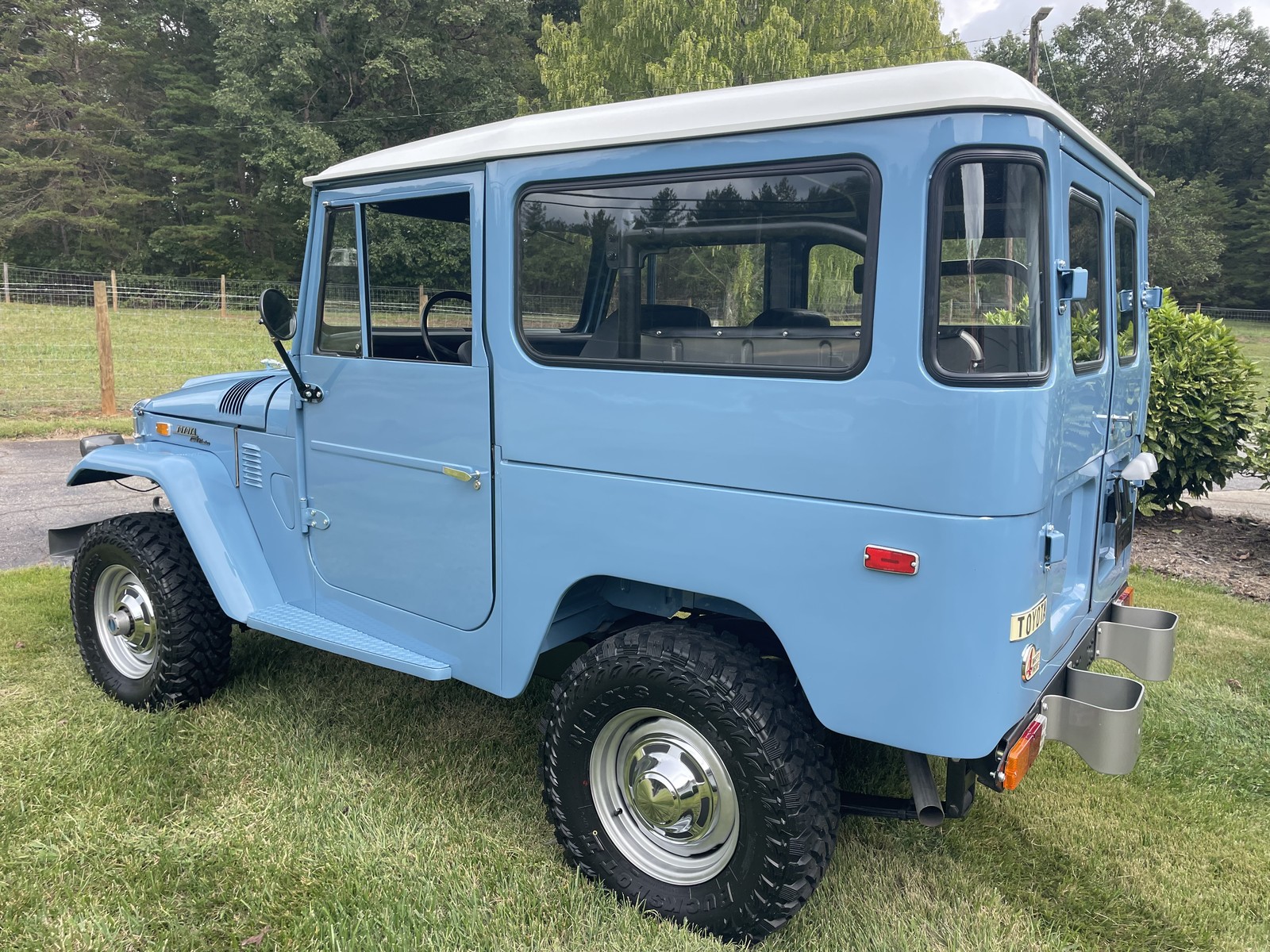 Toyota-Land-Cruiser-1974-SUV-4
