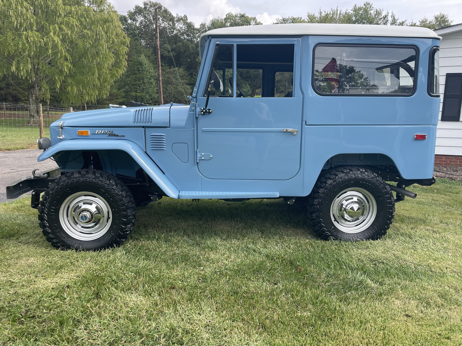 Toyota-Land-Cruiser-1974-SUV-5