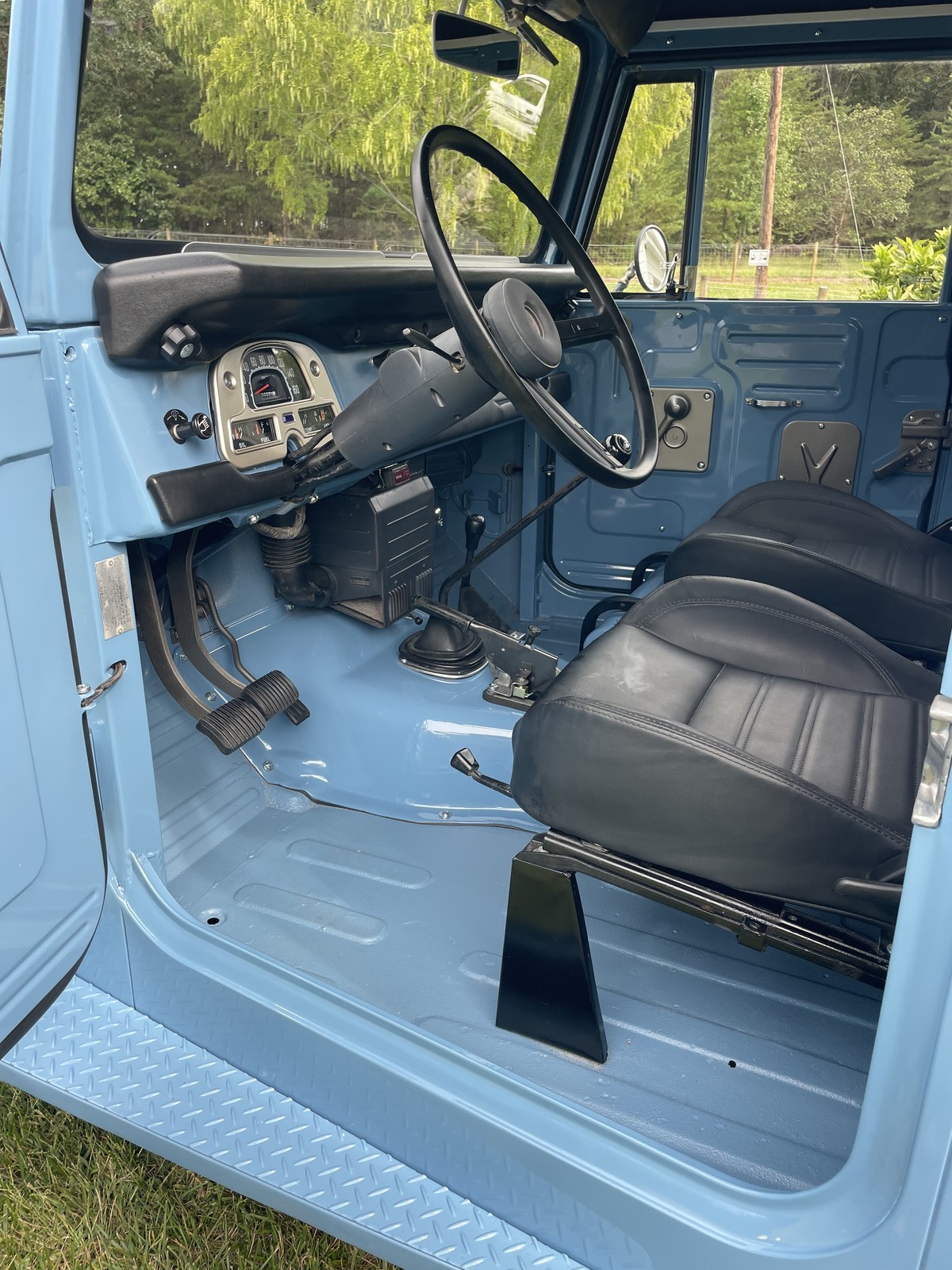 Toyota-Land-Cruiser-1974-SUV-6