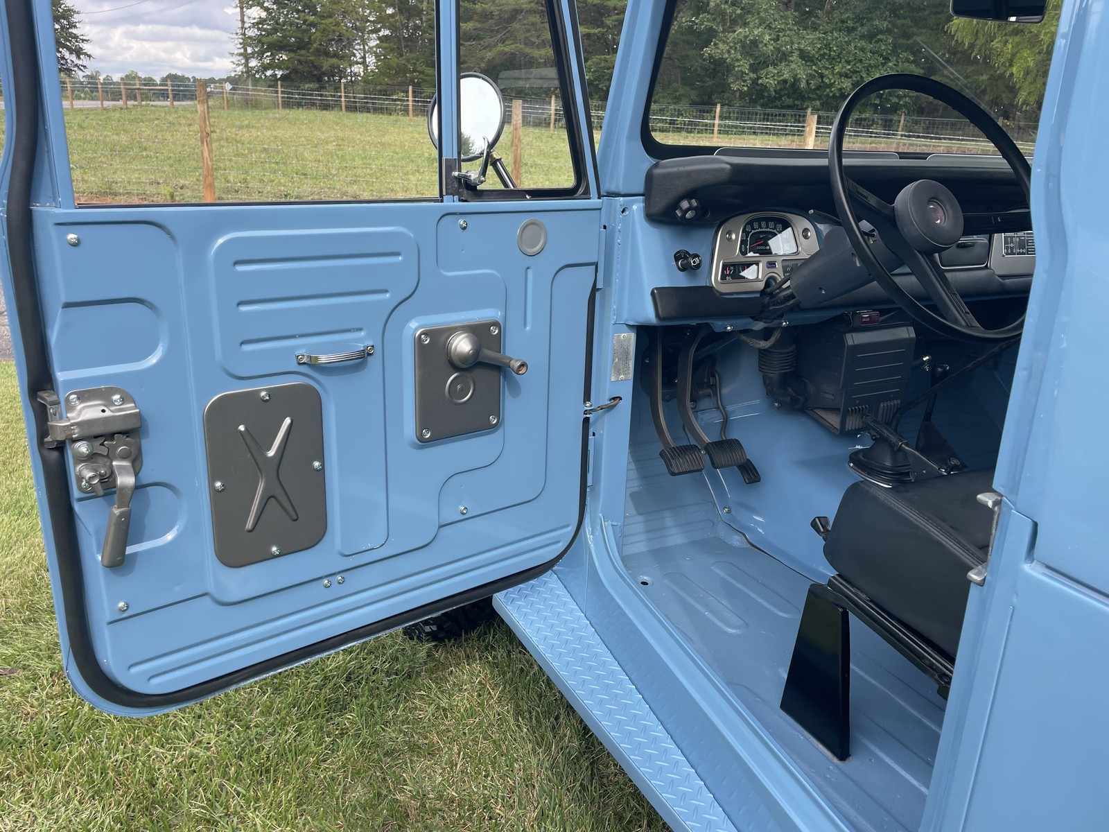 Toyota-Land-Cruiser-1974-SUV-7