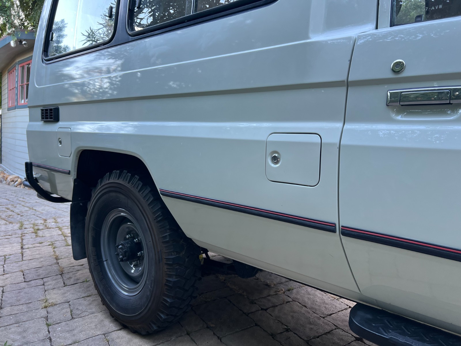 Toyota-Land-Cruiser-1980-SUV-13