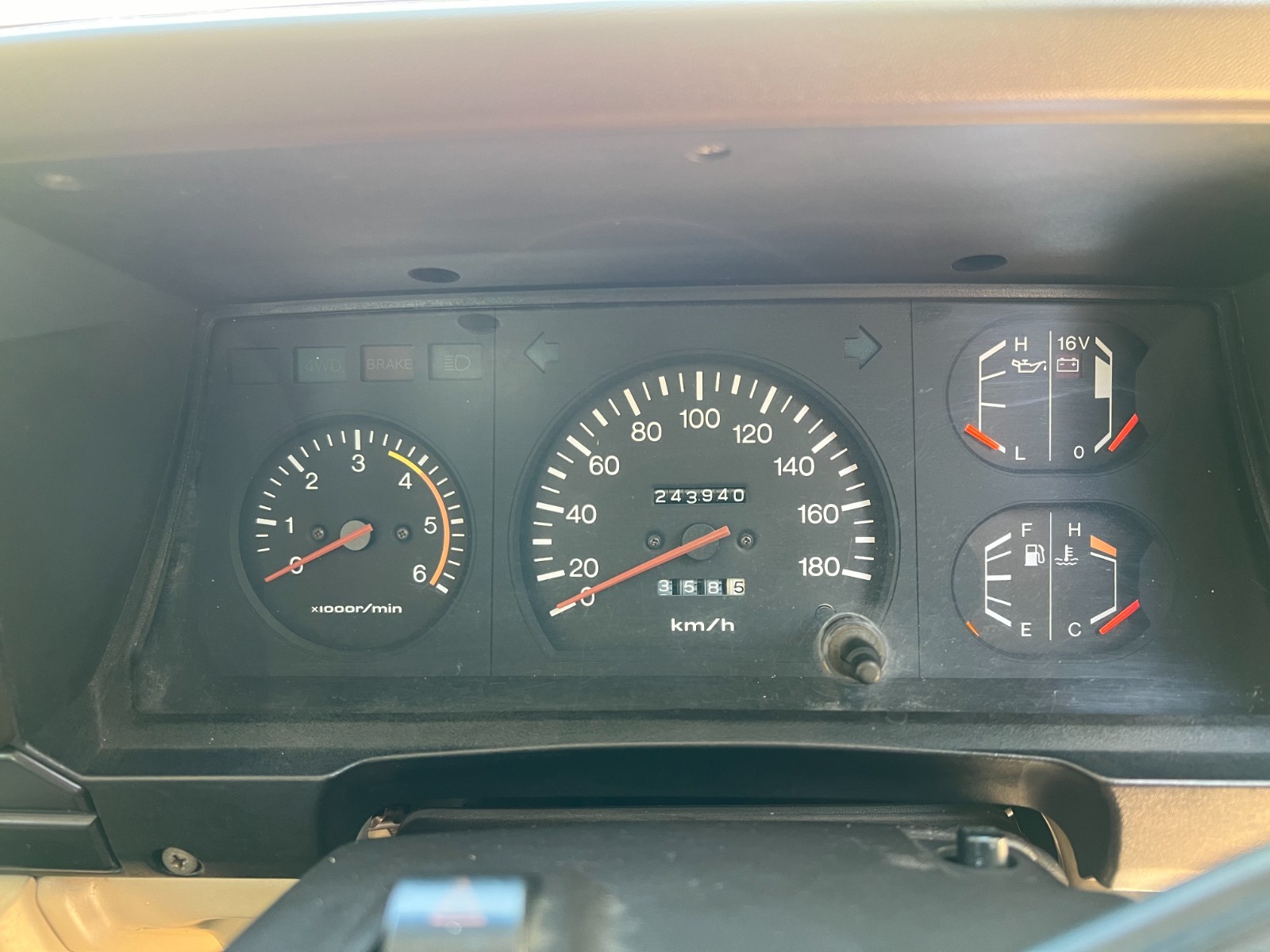 Toyota-Land-Cruiser-1980-SUV-35