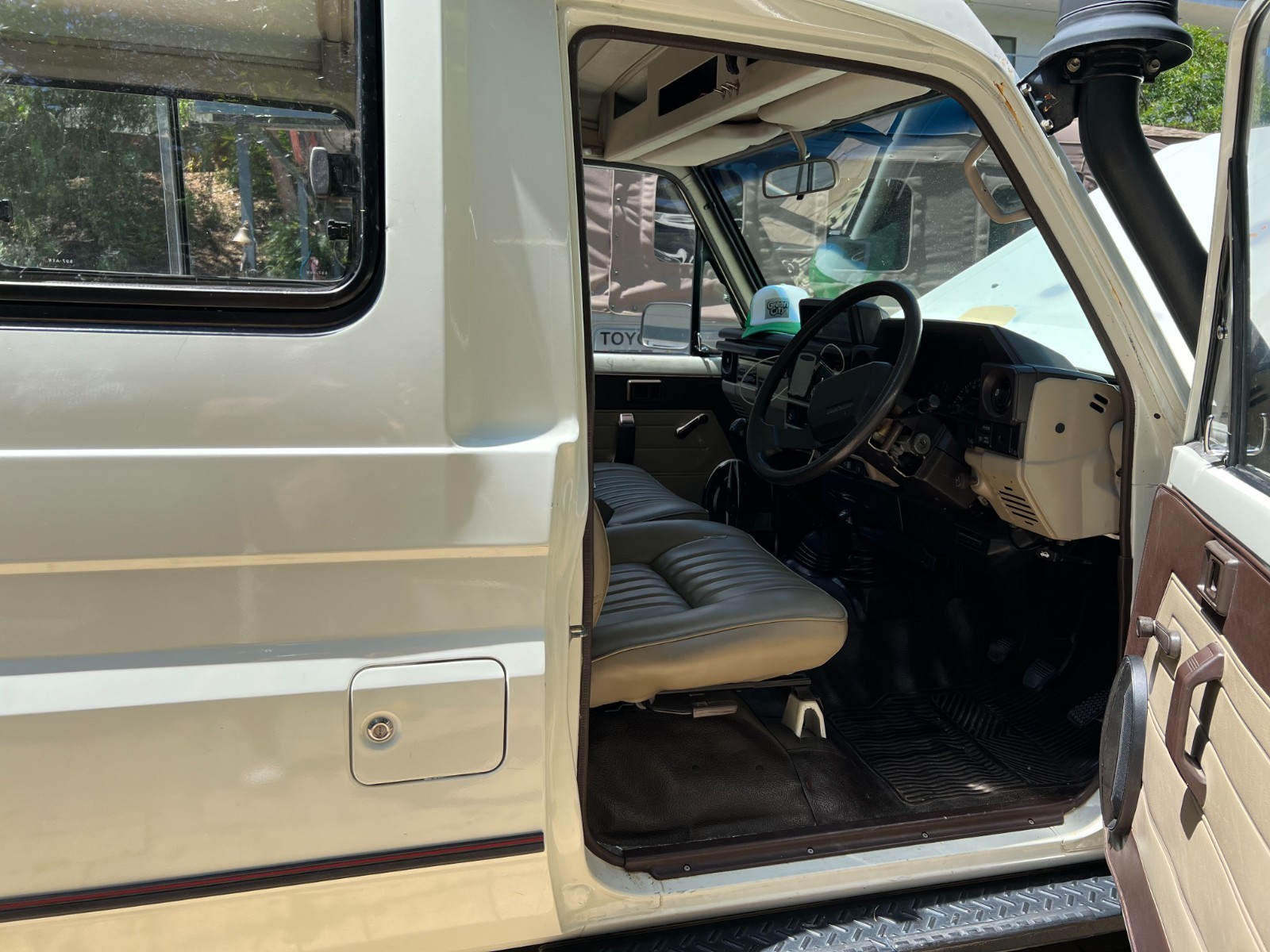 Toyota-Land-Cruiser-1980-SUV-36