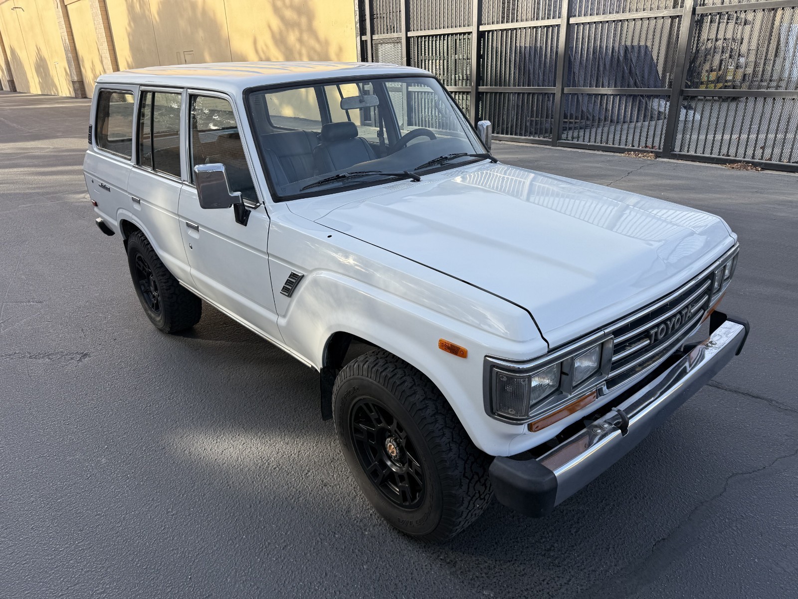 Toyota-Land-Cruiser-1988-SUV-11