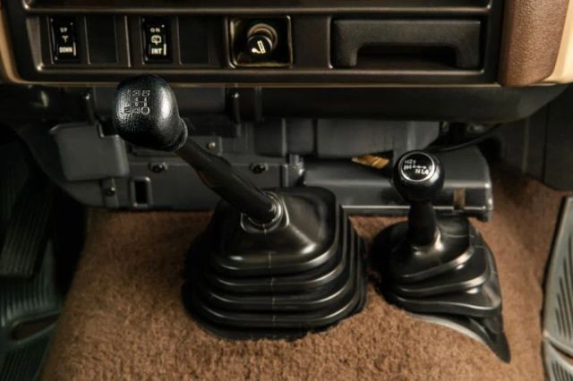 Toyota-Land-Cruiser-1988-SUV-13