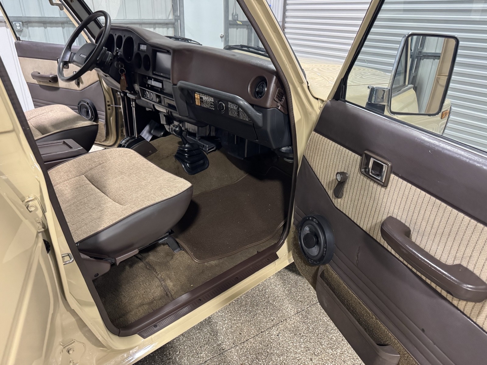 Toyota-Land-Cruiser-1988-SUV-13