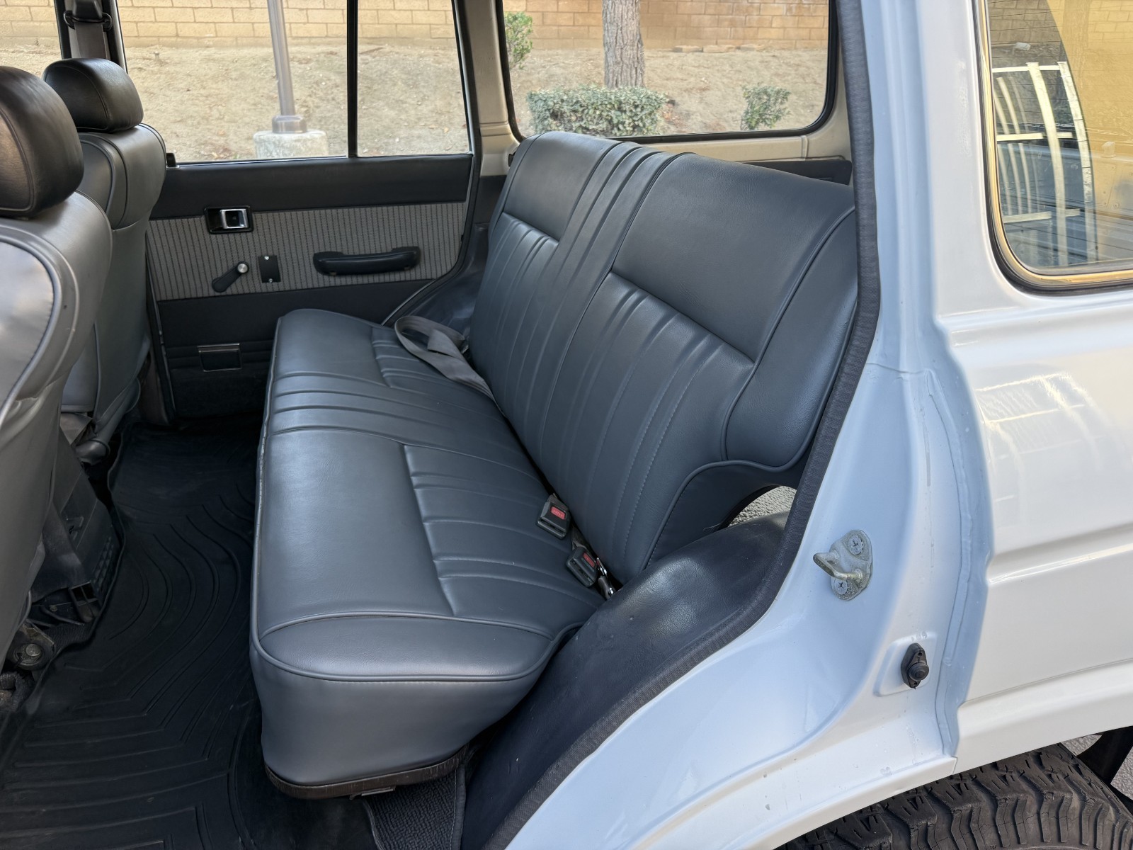 Toyota-Land-Cruiser-1988-SUV-17