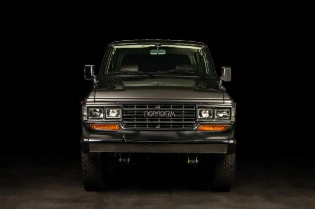 Toyota-Land-Cruiser-1988-SUV-4