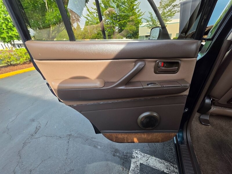 Toyota-Land-Cruiser-1994-36