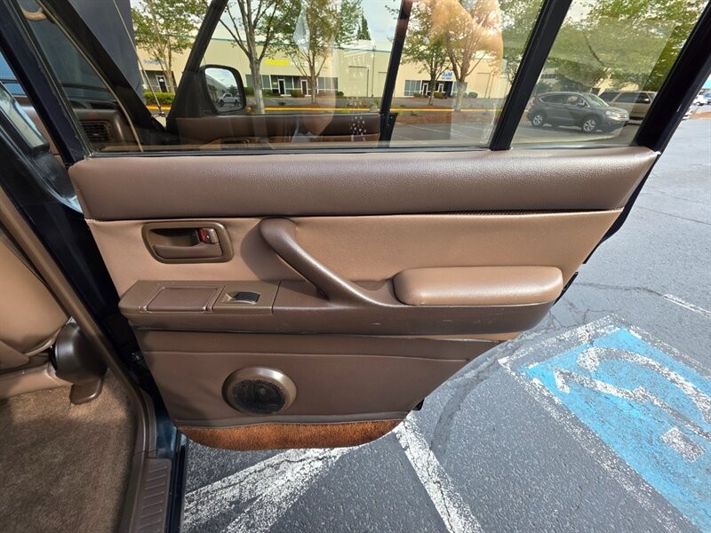 Toyota-Land-Cruiser-1994-37