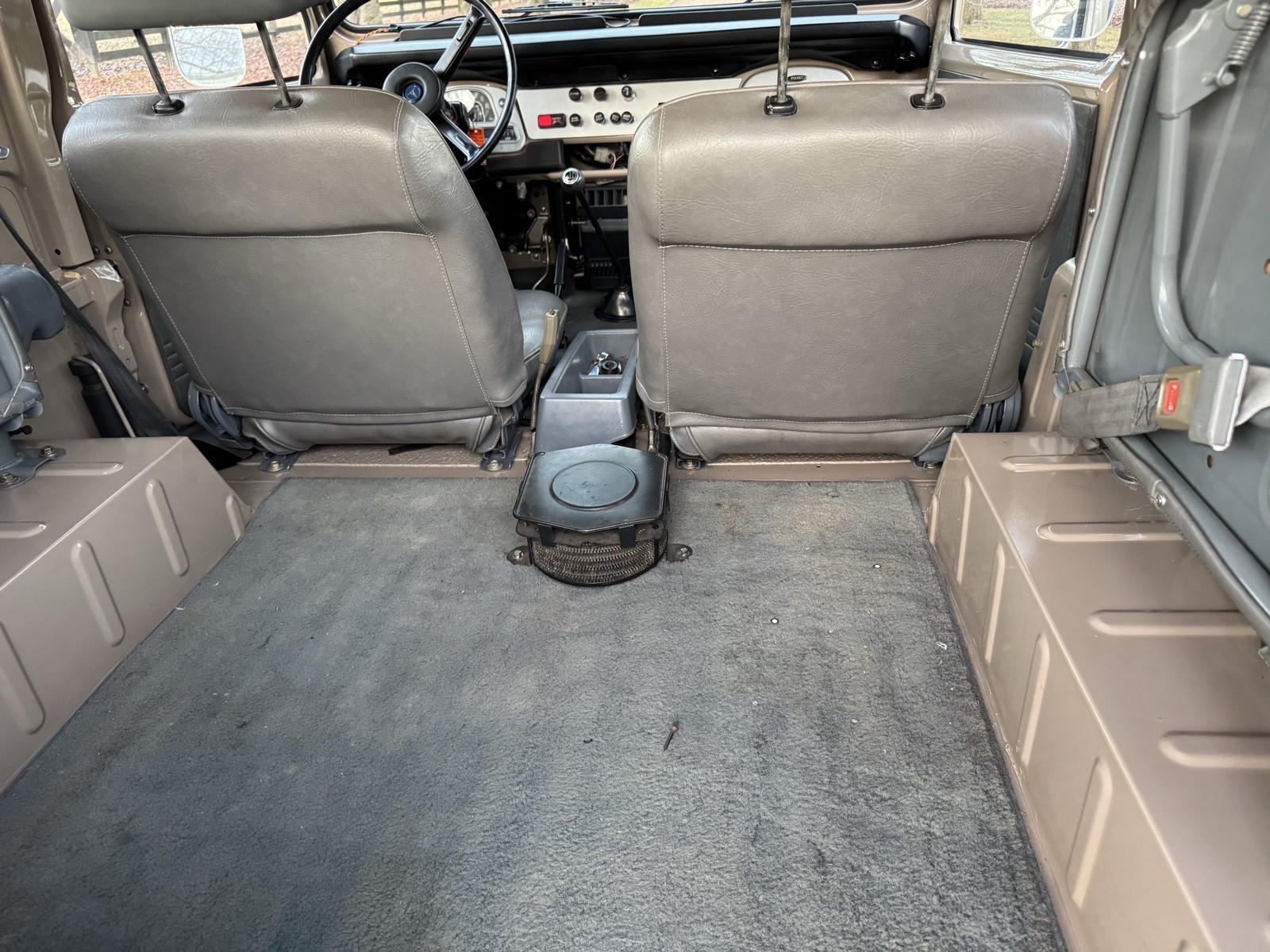 Toyota-Land-Cruiser-40-1980-10