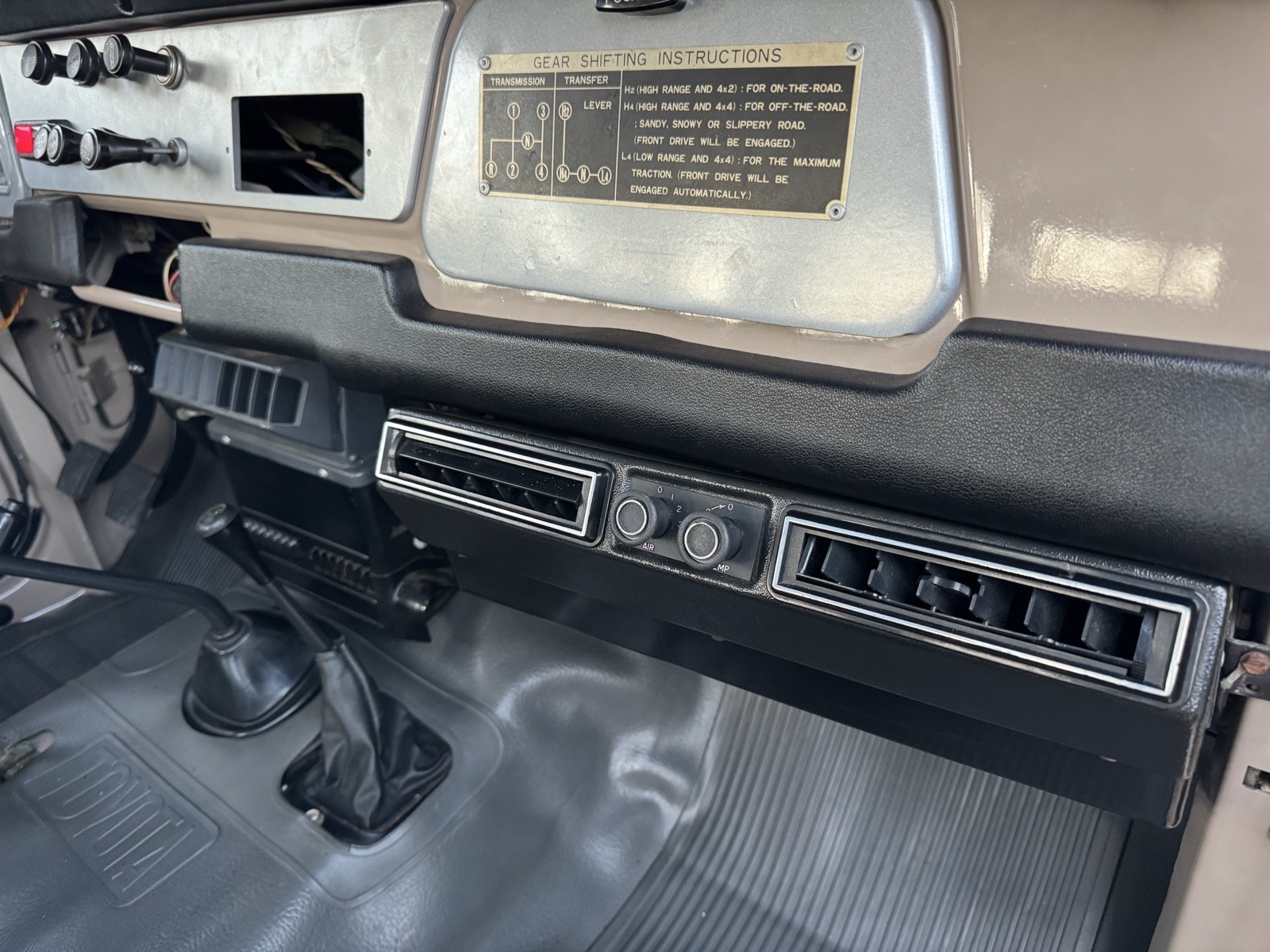 Toyota-Land-Cruiser-40-1980-14