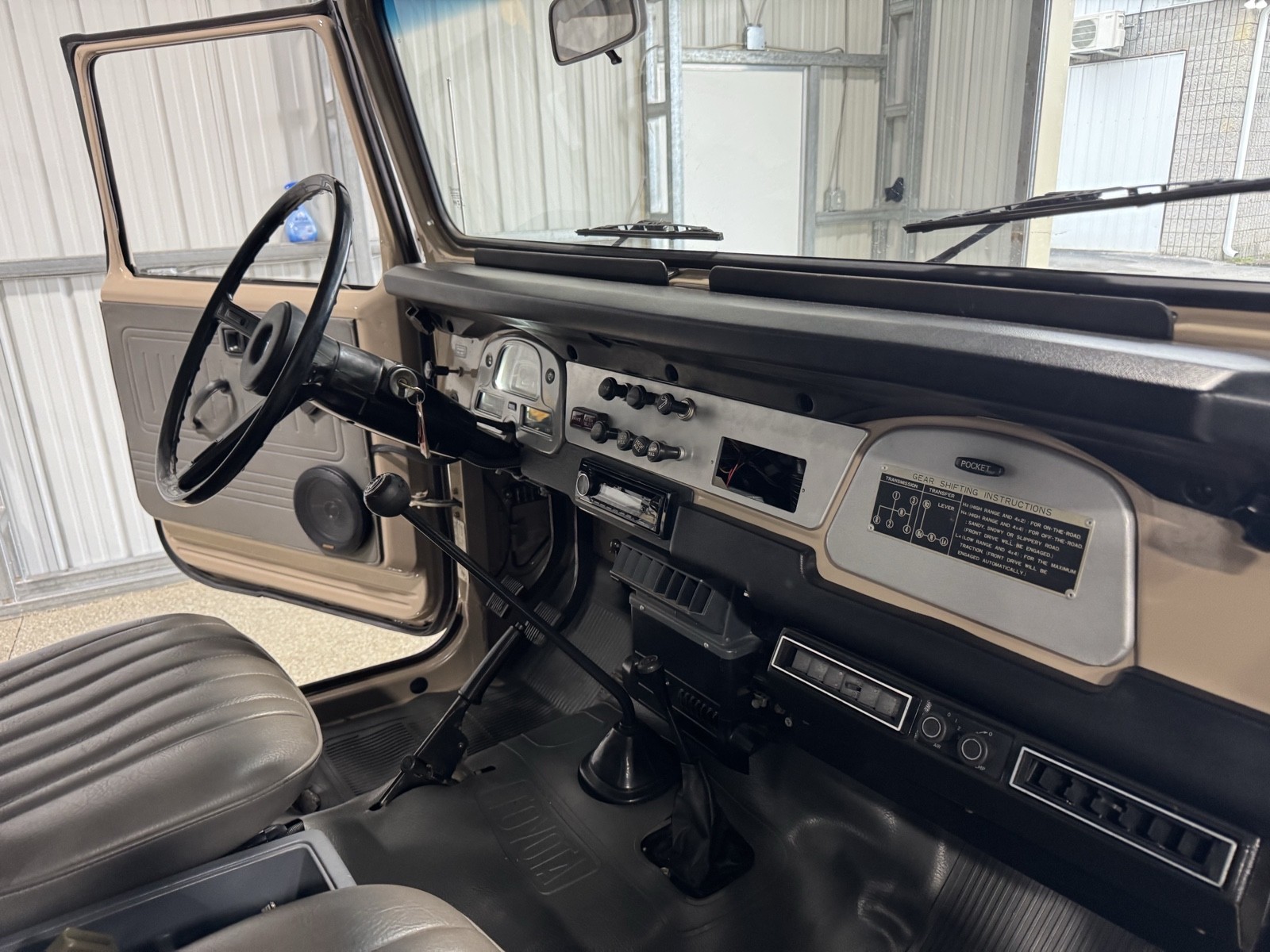 Toyota-Land-Cruiser-40-1980-16