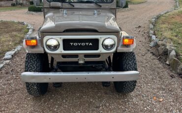 Toyota-Land-Cruiser-40-1980-4