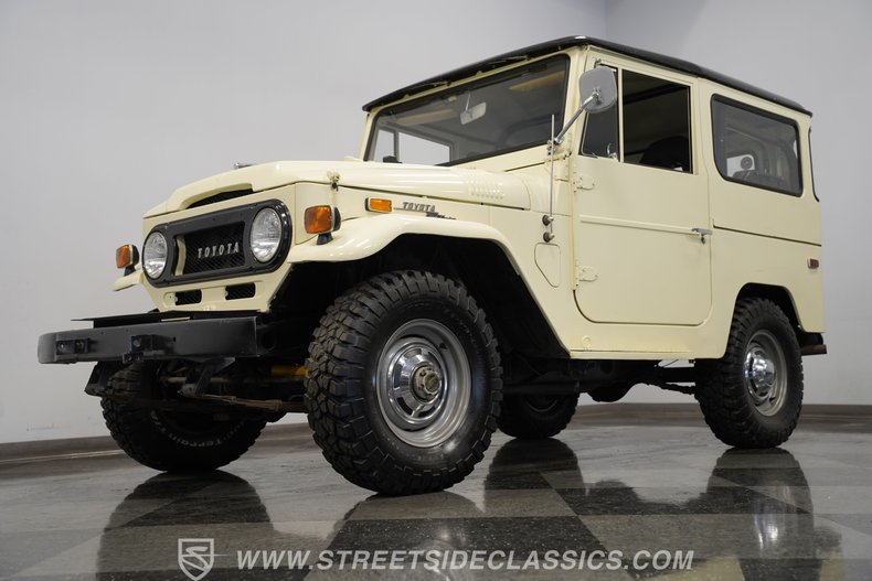 Toyota-Land-cruiser-1970-White-Black-1