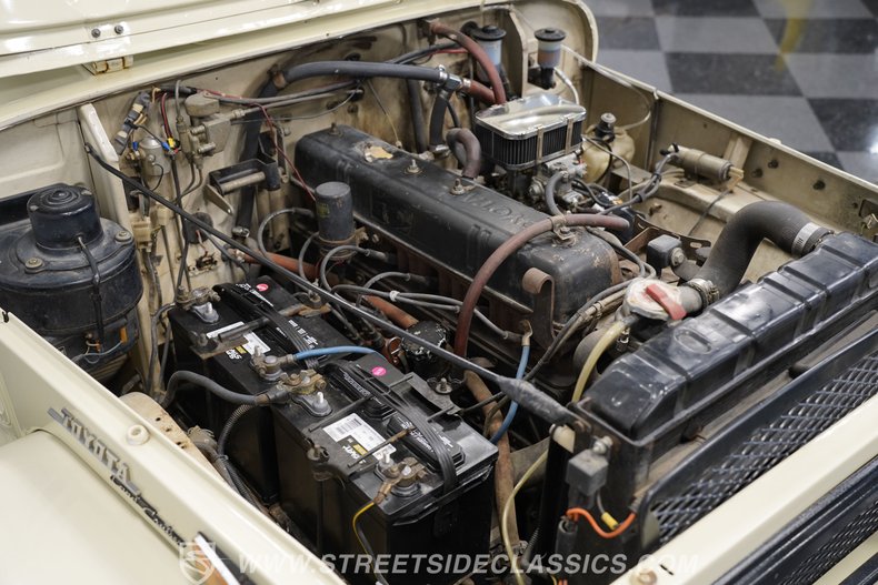 Toyota-Land-cruiser-1970-White-Black-12