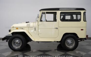 Toyota-Land-cruiser-1970-White-Black-2