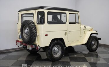Toyota-Land-cruiser-1970-White-Black-23
