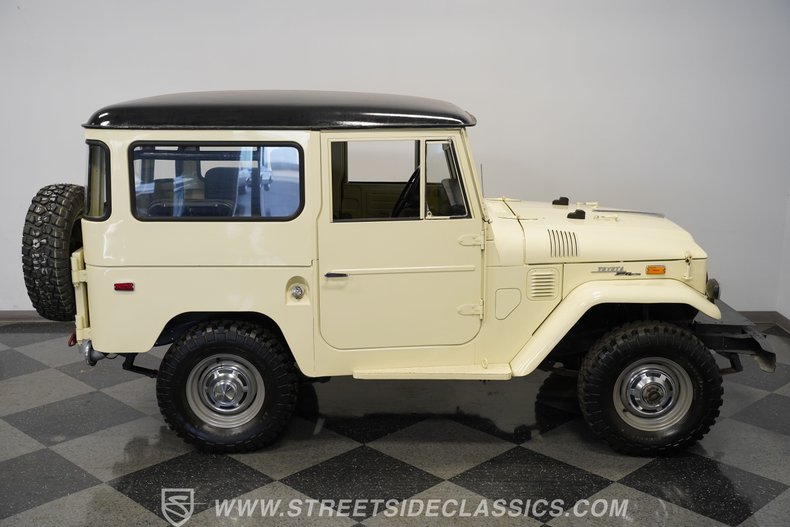 Toyota-Land-cruiser-1970-White-Black-25