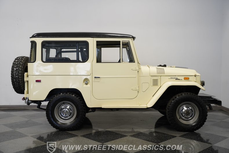 Toyota-Land-cruiser-1970-White-Black-26