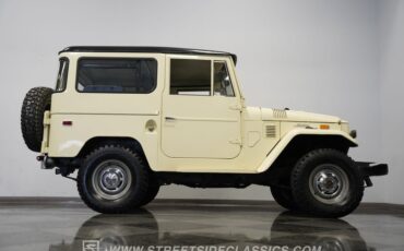 Toyota-Land-cruiser-1970-White-Black-27