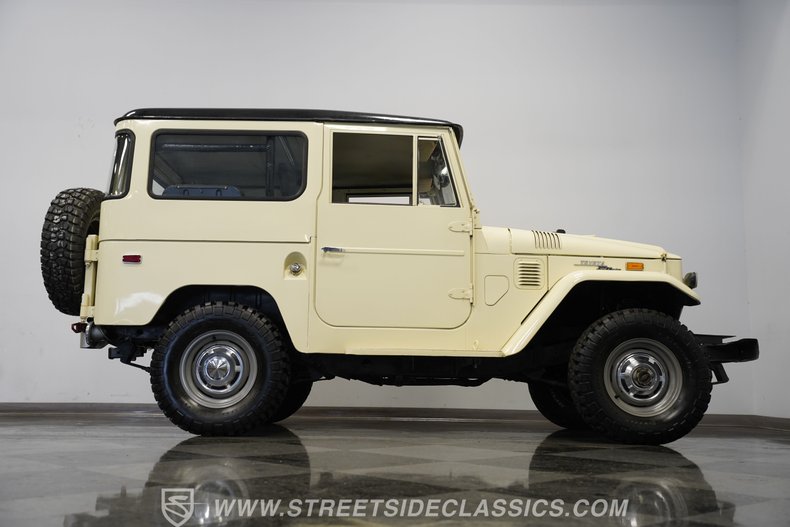Toyota-Land-cruiser-1970-White-Black-27
