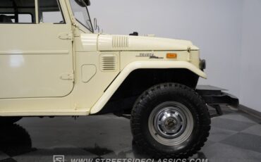 Toyota-Land-cruiser-1970-White-Black-34