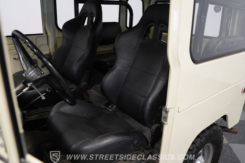 Toyota-Land-cruiser-1970-White-Black-36