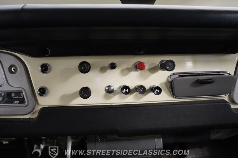 Toyota-Land-cruiser-1970-White-Black-41