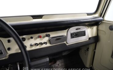 Toyota-Land-cruiser-1970-White-Black-42